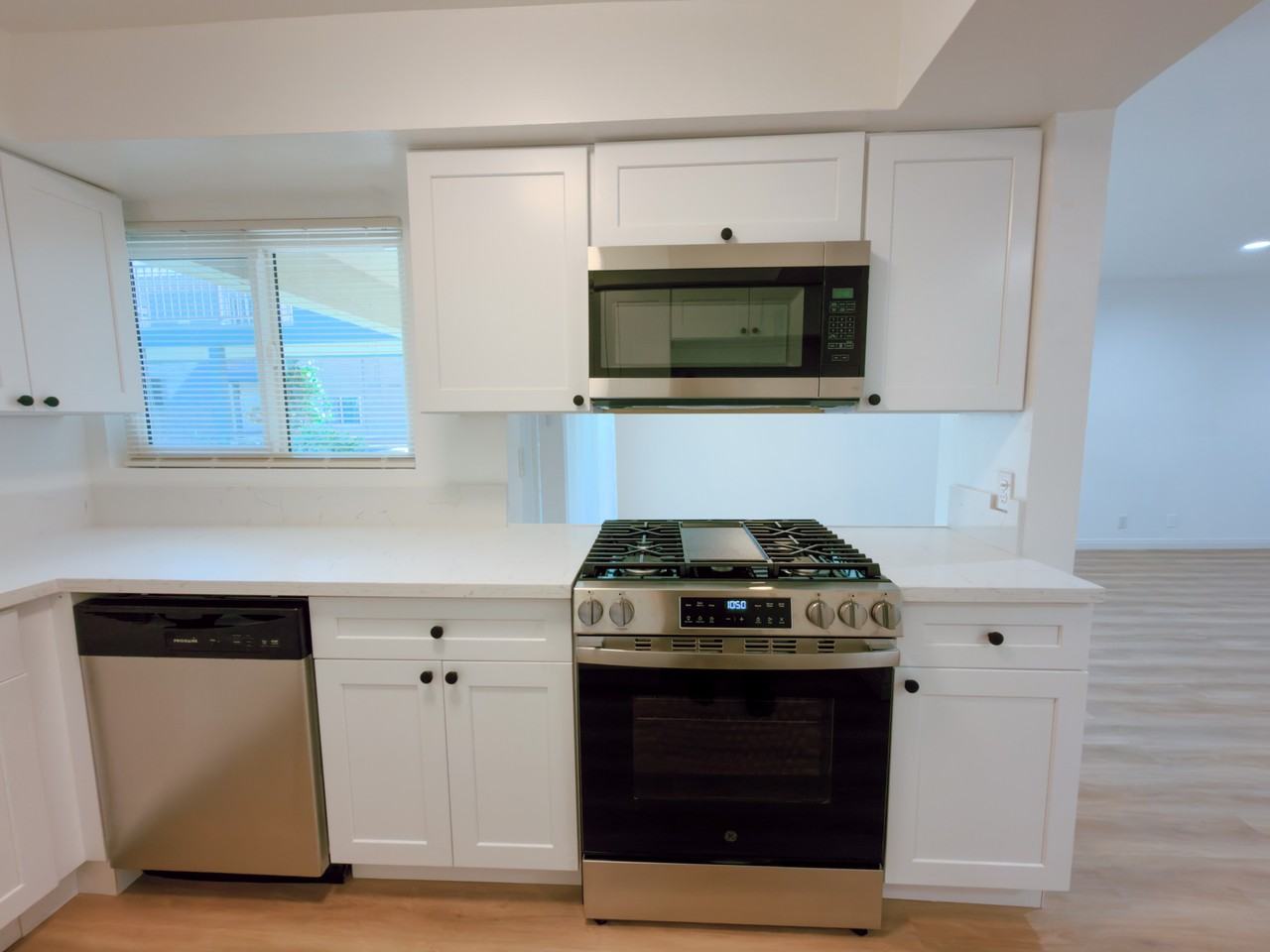 2255 Montrose Ave #1 - Photo 7 of 31