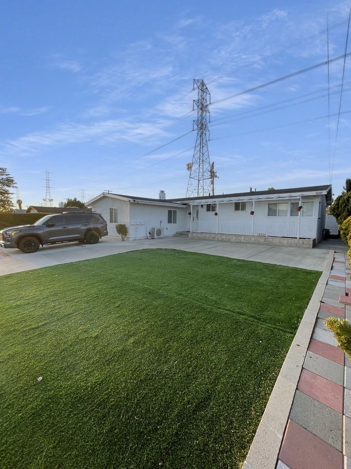 1237 W Laster Ave #NA - Photo 3 of 13