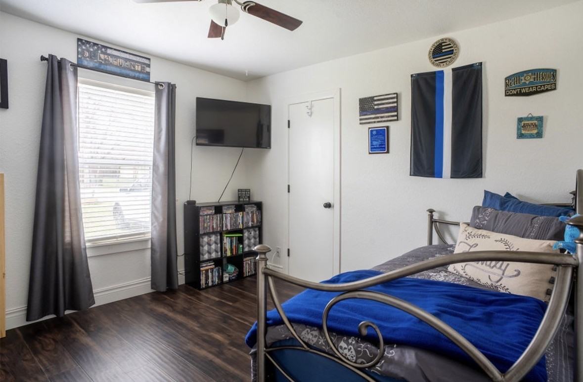 416 Oakwood St #NA - Photo 3 of 19