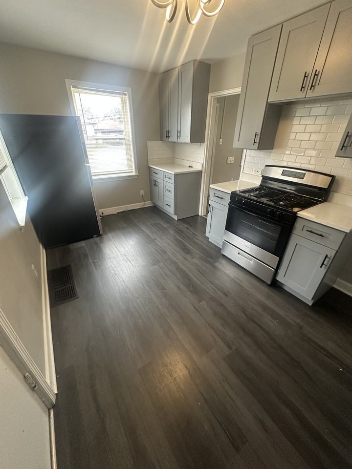 2449 169th St #2449 - Photo 3 of 7