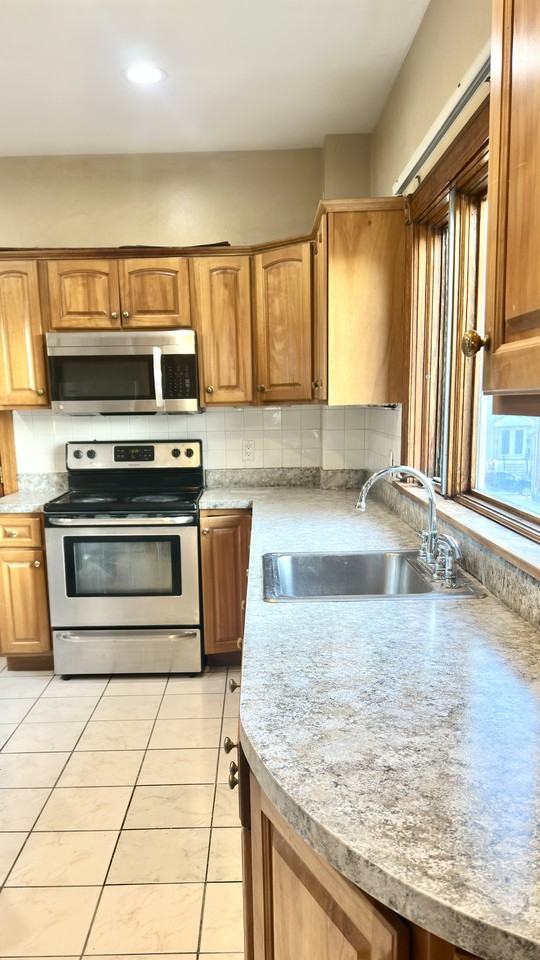 422 Charles St #2 - Photo 3 of 10