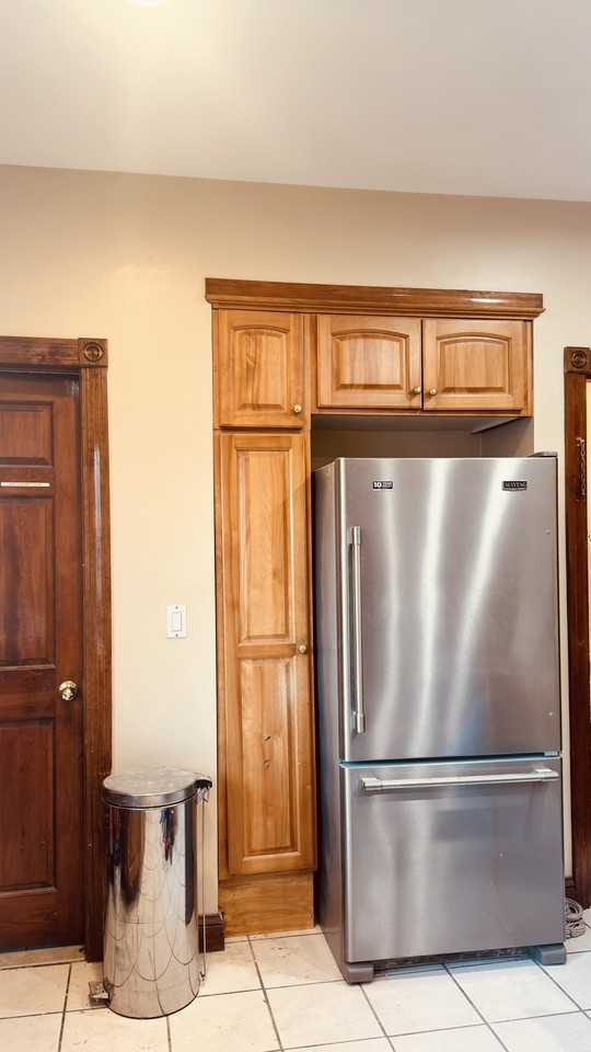 422 Charles St #2 - Photo 4 of 10