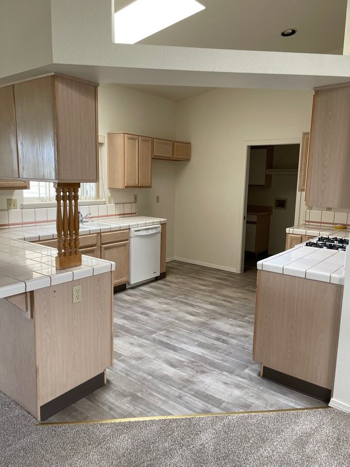 1276 Kyndal Way #NA - Photo 4 of 8