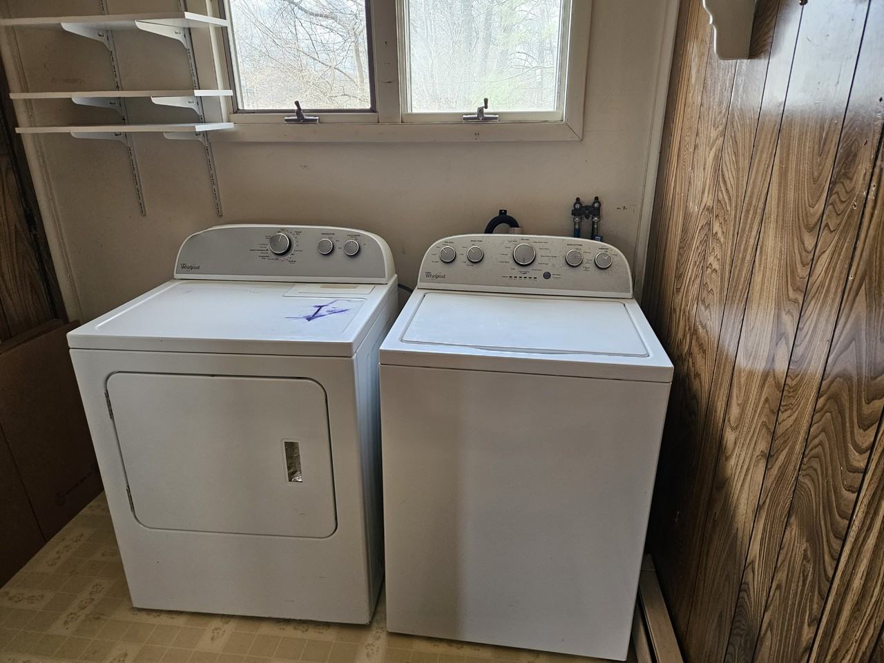 637 W Main St #2ndFL - Photo 3 of 8