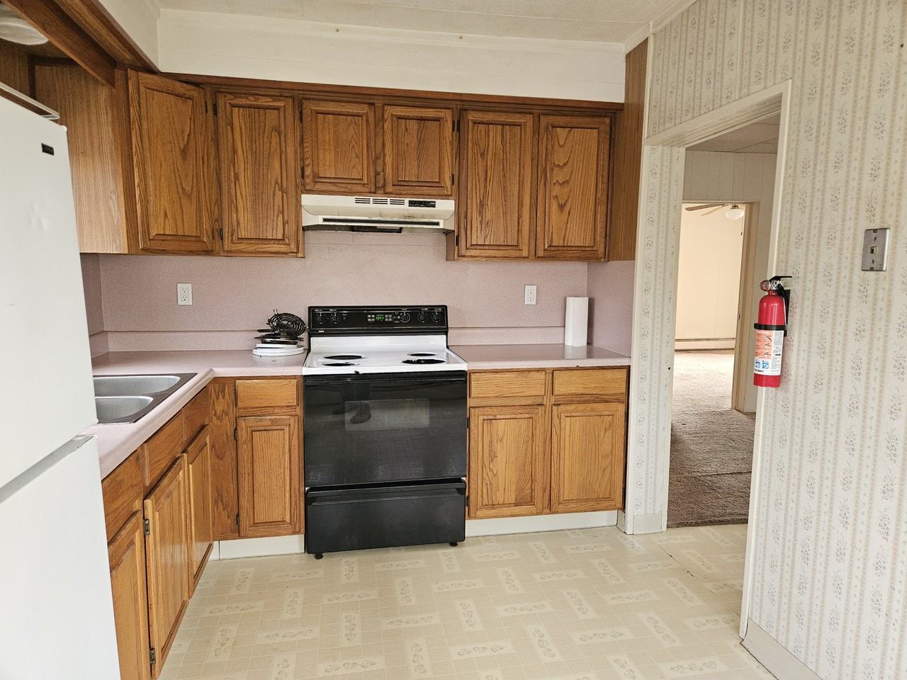 637 W Main St #2ndFL - Photo 6 of 8