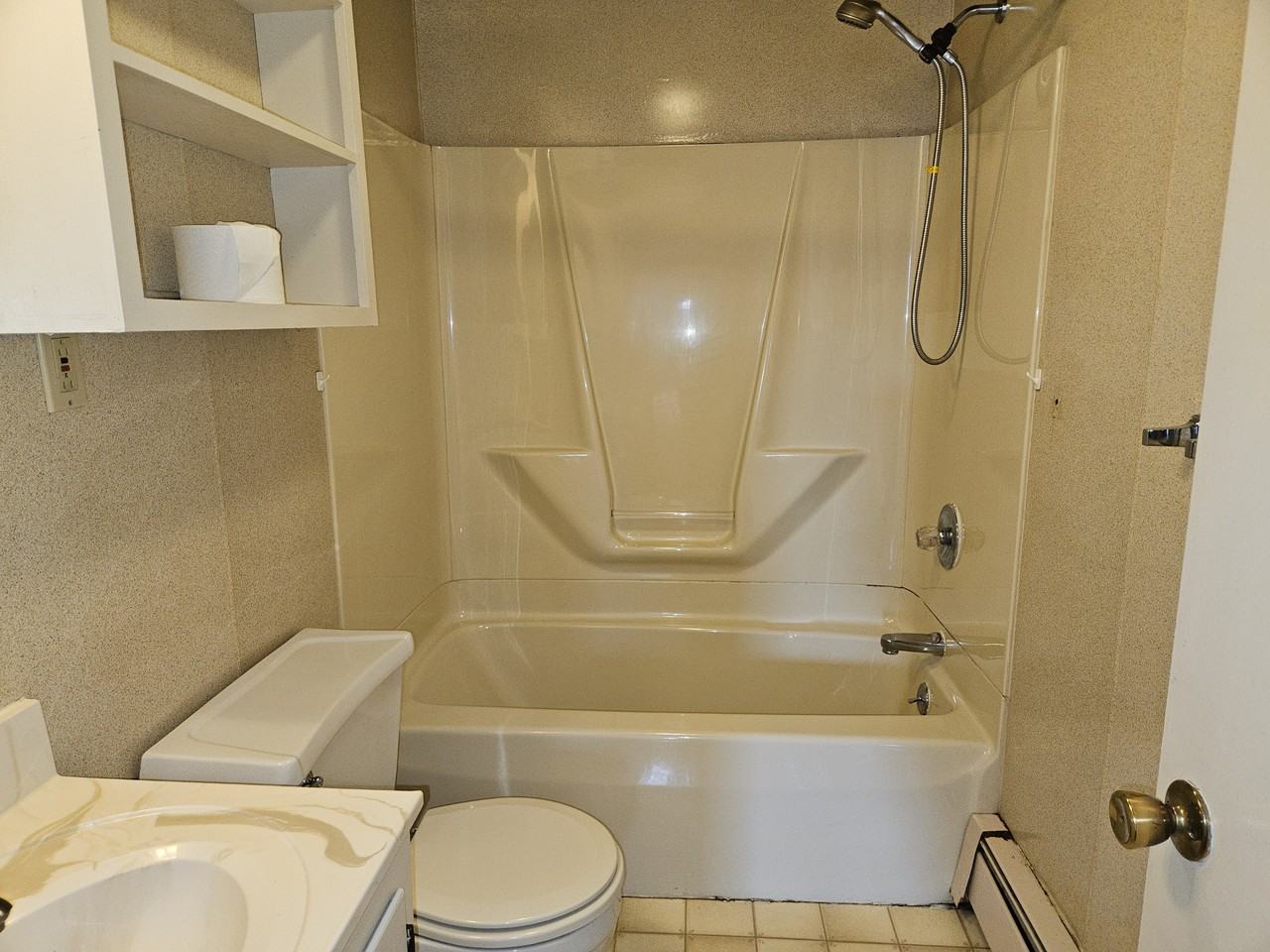 637 W Main St #2ndFL - Photo 7 of 8