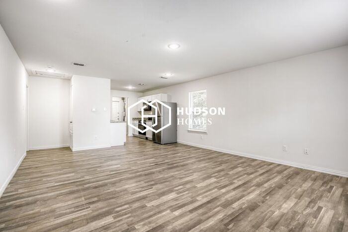 1123 Chappell St - Photo 4 of 14