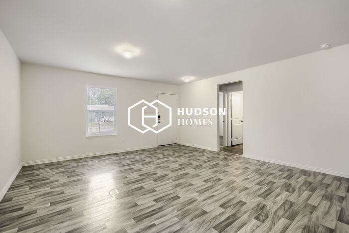 1215 S Lenox St - Photo 3 of 14