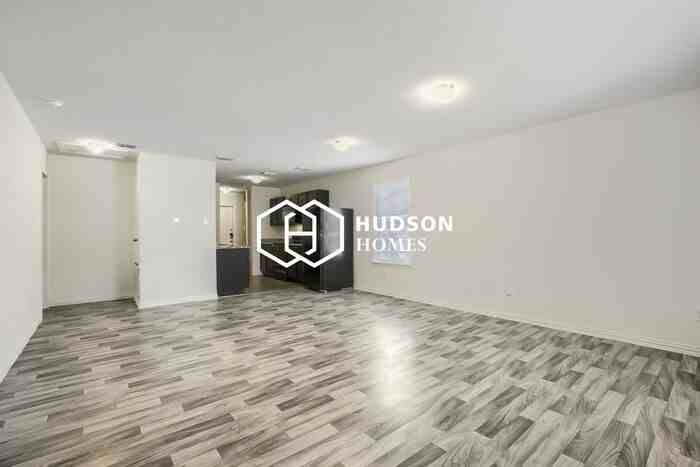 1215 S Lenox St - Photo 4 of 14