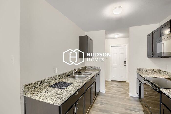 1215 S Lenox St - Photo 5 of 14