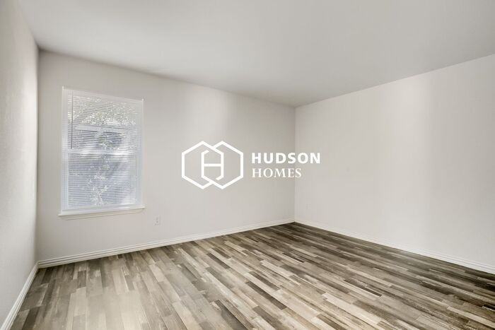 1215 S Lenox St - Photo 7 of 14