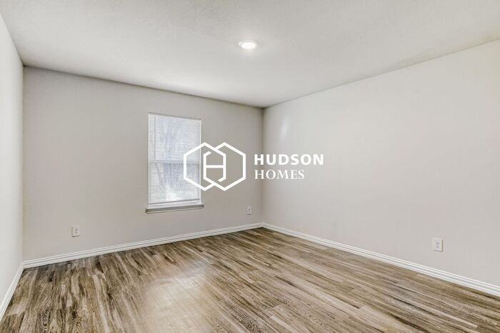 3812 Lynnfield St - Photo 7 of 14