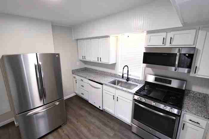 1445 Woodbirch Ave - Photo 6 of 13