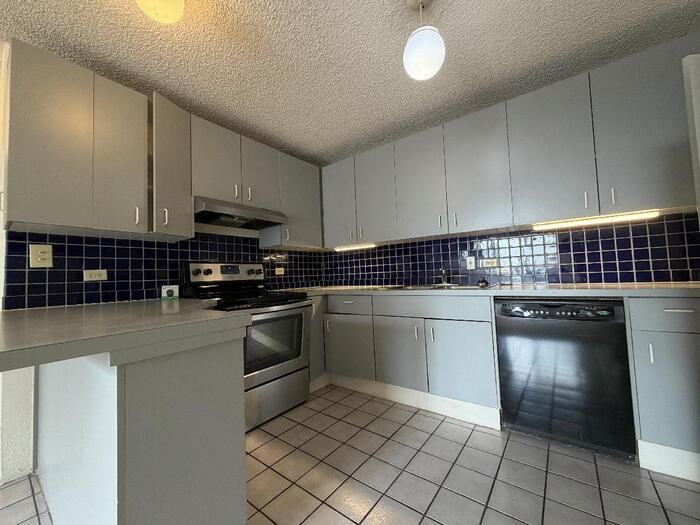 155 Paoakalani Ave #202 - Photo 2 of 5