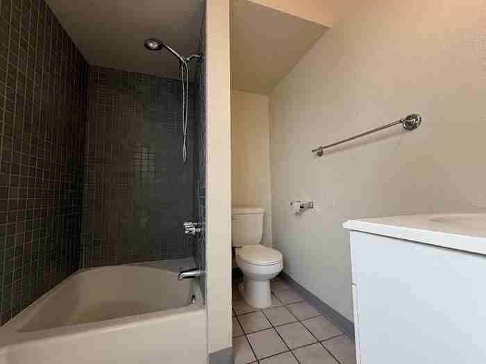 155 Paoakalani Ave #202 - Photo 4 of 5