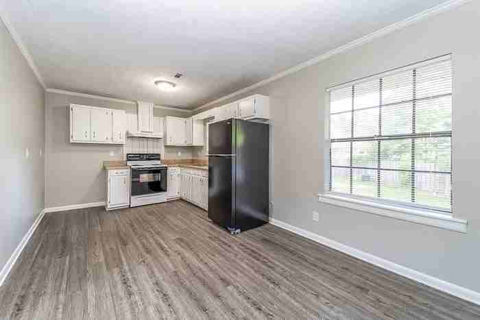 102 Inverness Ct - Photo 4 of 12