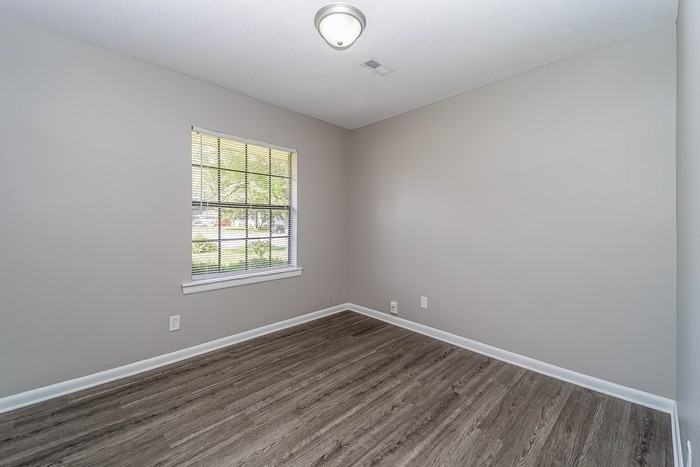 102 Inverness Ct - Photo 6 of 12