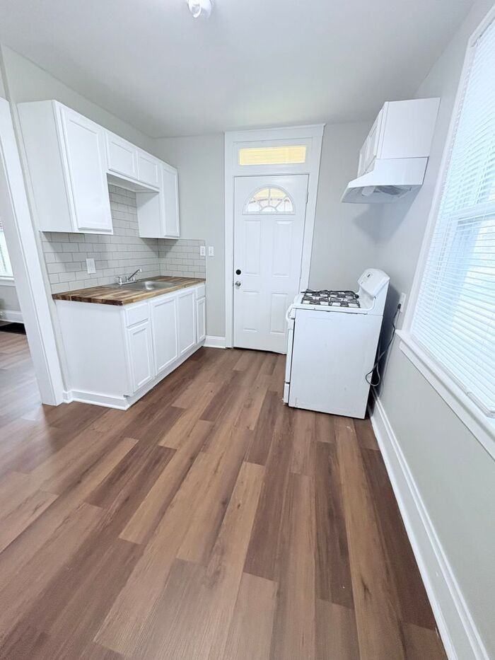 1488 Aberdeen Ave - Photo 3 of 15