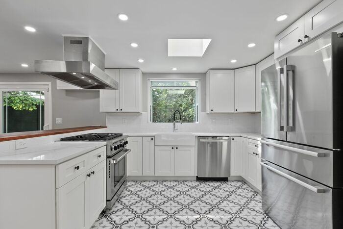 10544 Alton Ave Ne - Photo 3 of 50