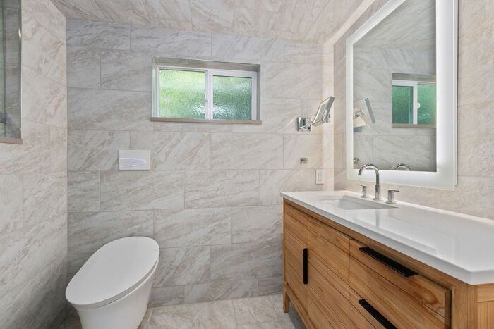 10544 Alton Ave Ne - Photo 4 of 50