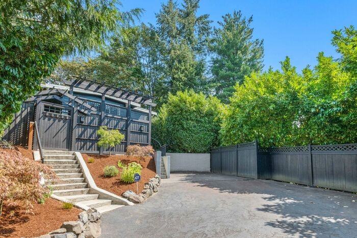 10544 Alton Ave Ne - Photo 6 of 50