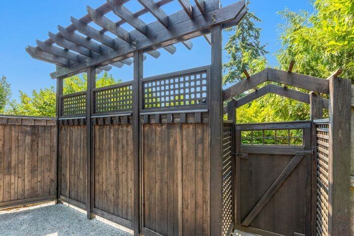 10544 Alton Ave Ne - Photo 7 of 50