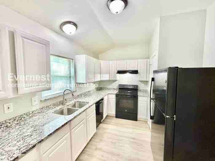 152 Creek Cove Dr - Photo 2 of 26