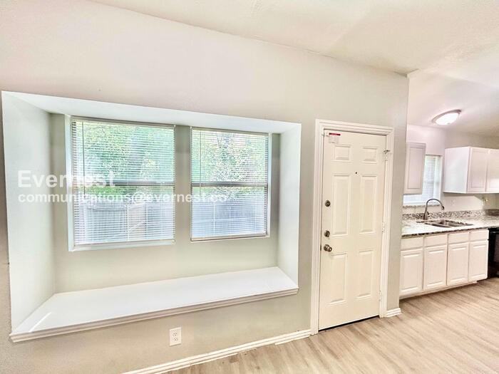 152 Creek Cove Dr - Photo 3 of 26