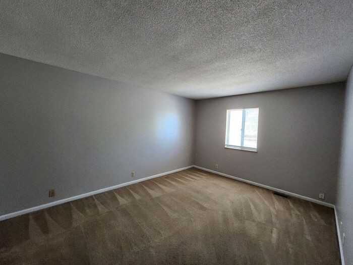 410 S 29th St #12 - Photo 6 of 8