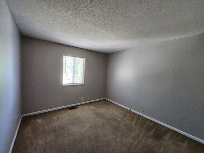 410 S 29th St #12 - Photo 7 of 8