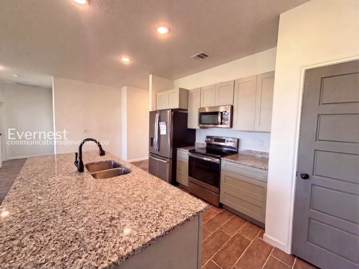 705 Freedom Cir - Photo 4 of 22