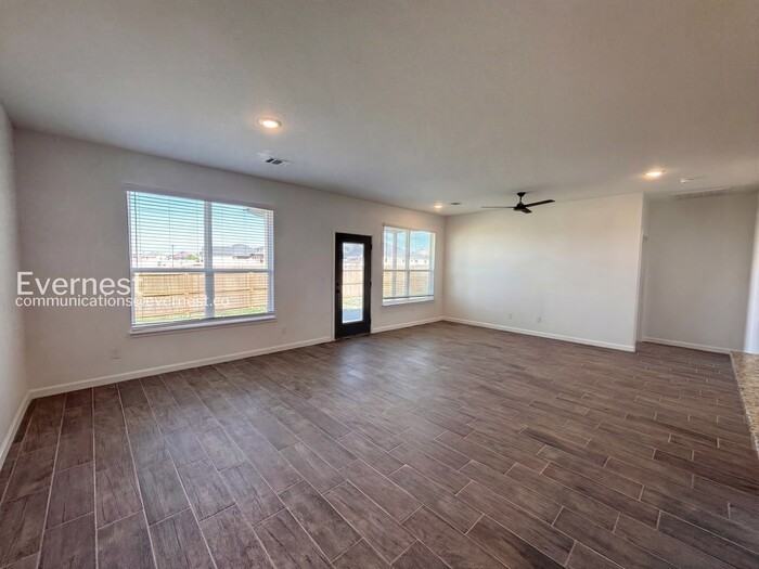 705 Freedom Cir - Photo 6 of 22