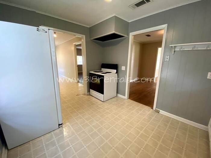 357 Fontaine St - Photo 5 of 9