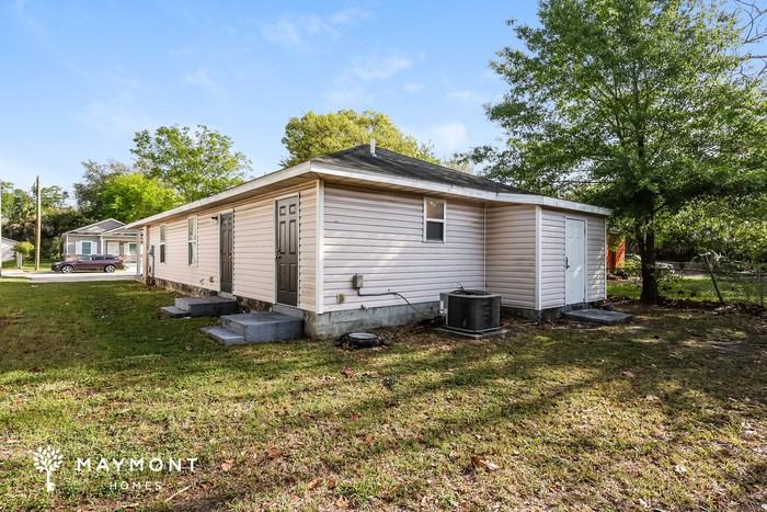 1410 W 20th St - Photo 2 of 3