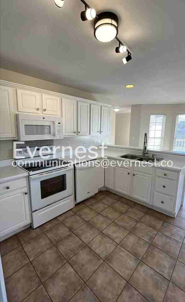 14 Fawn Ln - Photo 3 of 33