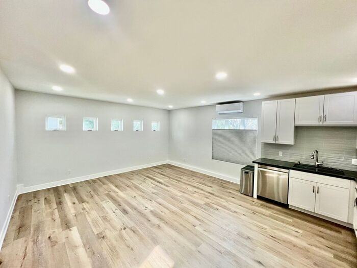 2156 Diamond St - Photo 3 of 15