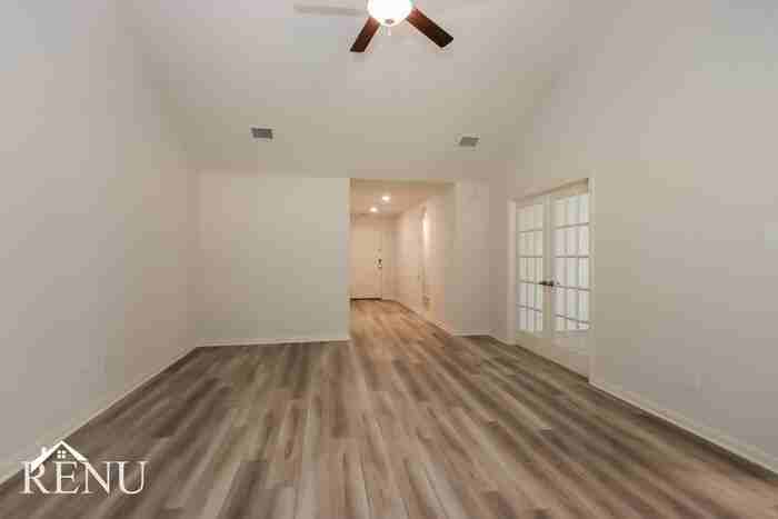 10478 Sweetwater Creek Dr - Photo 6 of 19