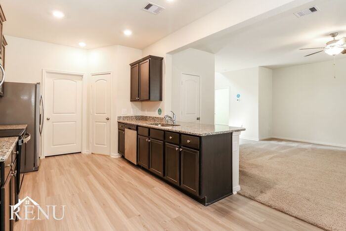 10659 Lost Maples Dr - Photo 4 of 20