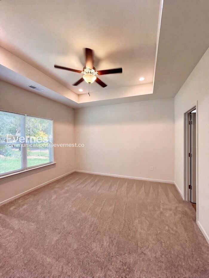 1808 Hemlock Ave - Photo 4 of 16