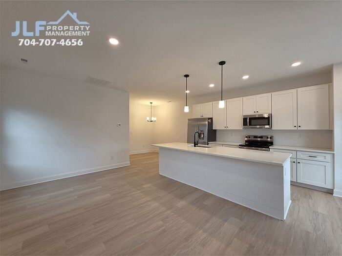 420 S Shaver St - Photo 2 of 21