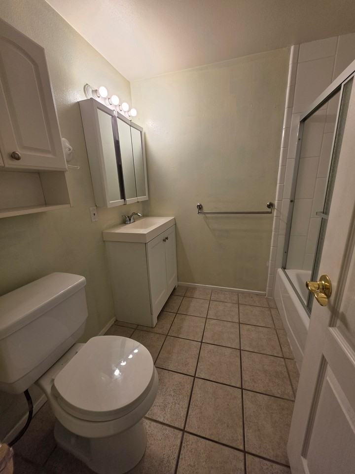 4733 Larwin Ave - Photo 4 of 9