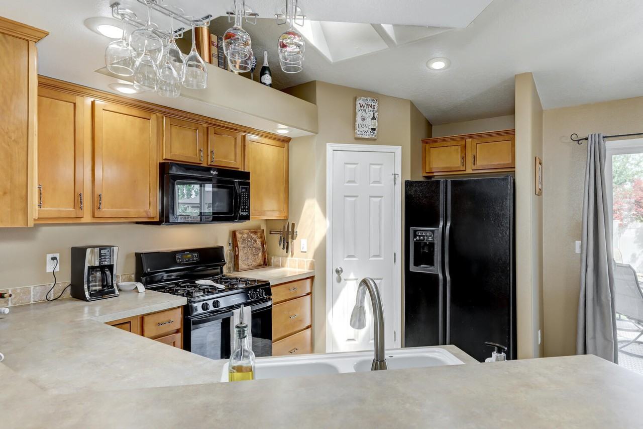 11926 Emerson St #NA - Photo 7 of 28