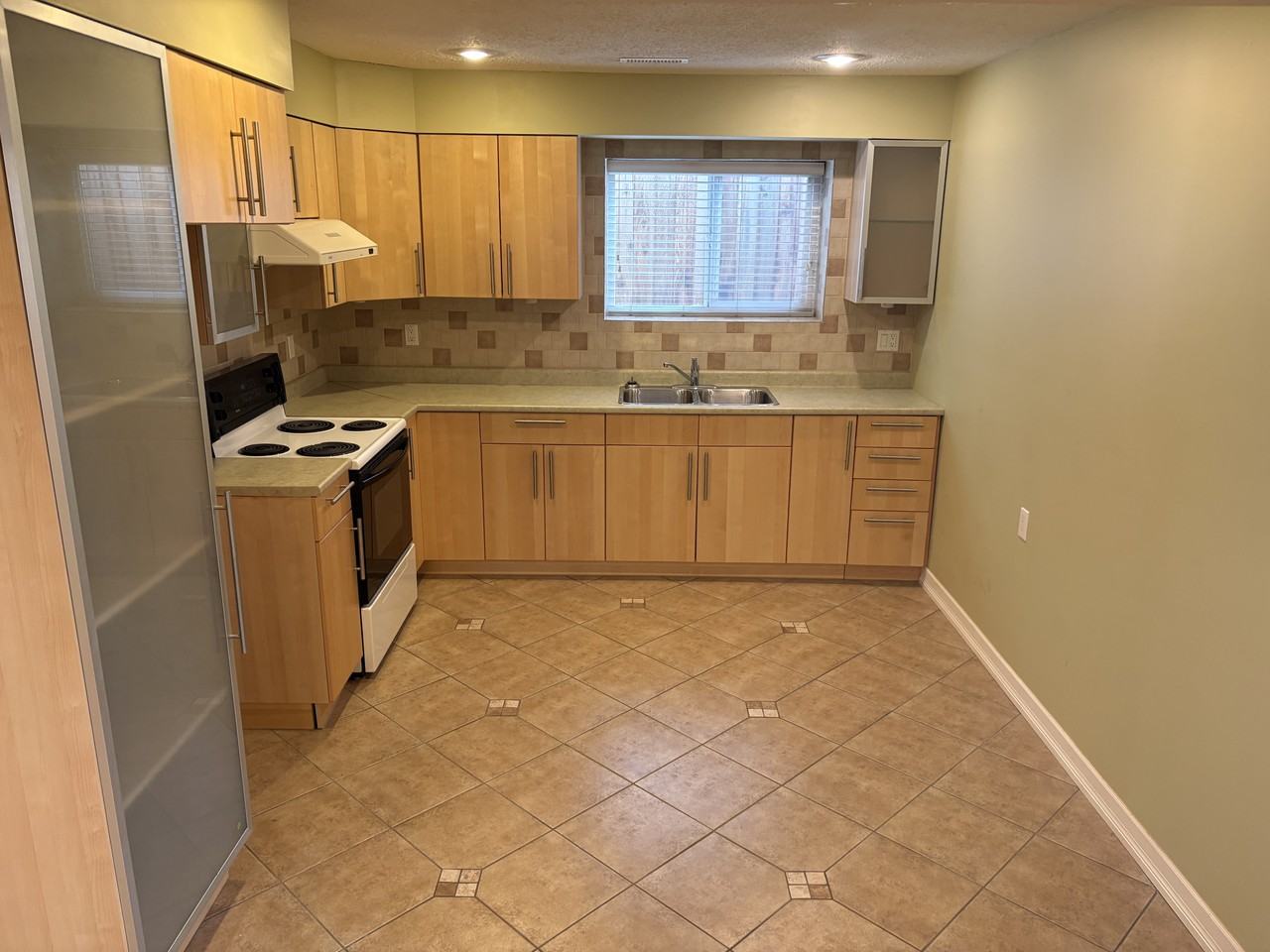 2654 Oxford Street - Photo 3 of 13