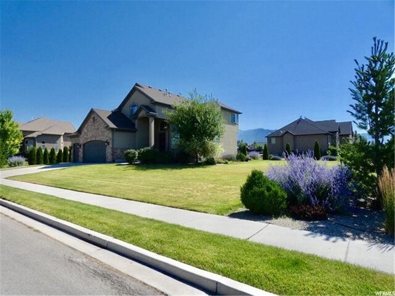 3080 N Crest Dr - Photo 2 of 43