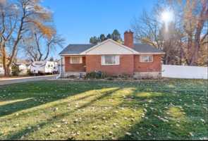 featured image of 1318 E Gordon Ave