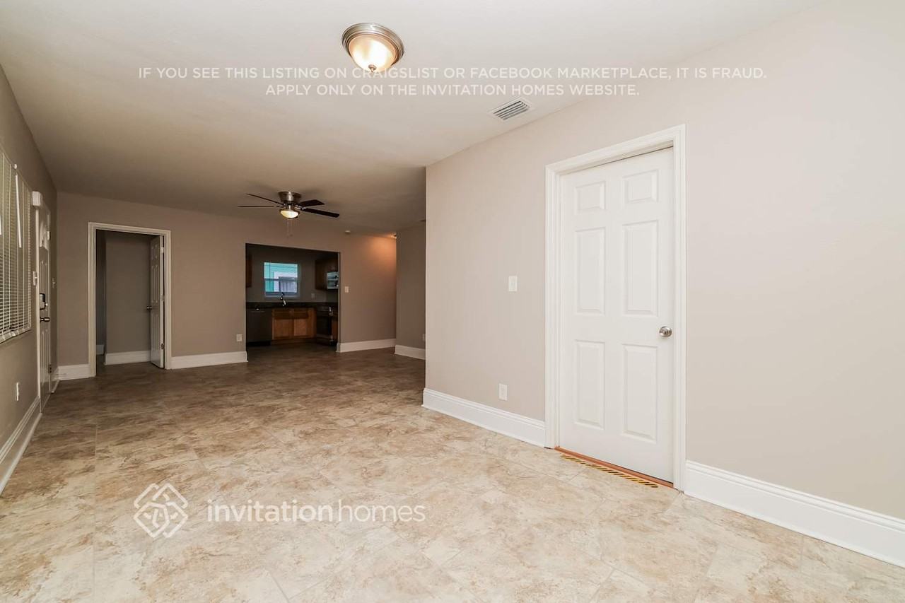 3704 N Clearfield Ave - Photo 5 of 17