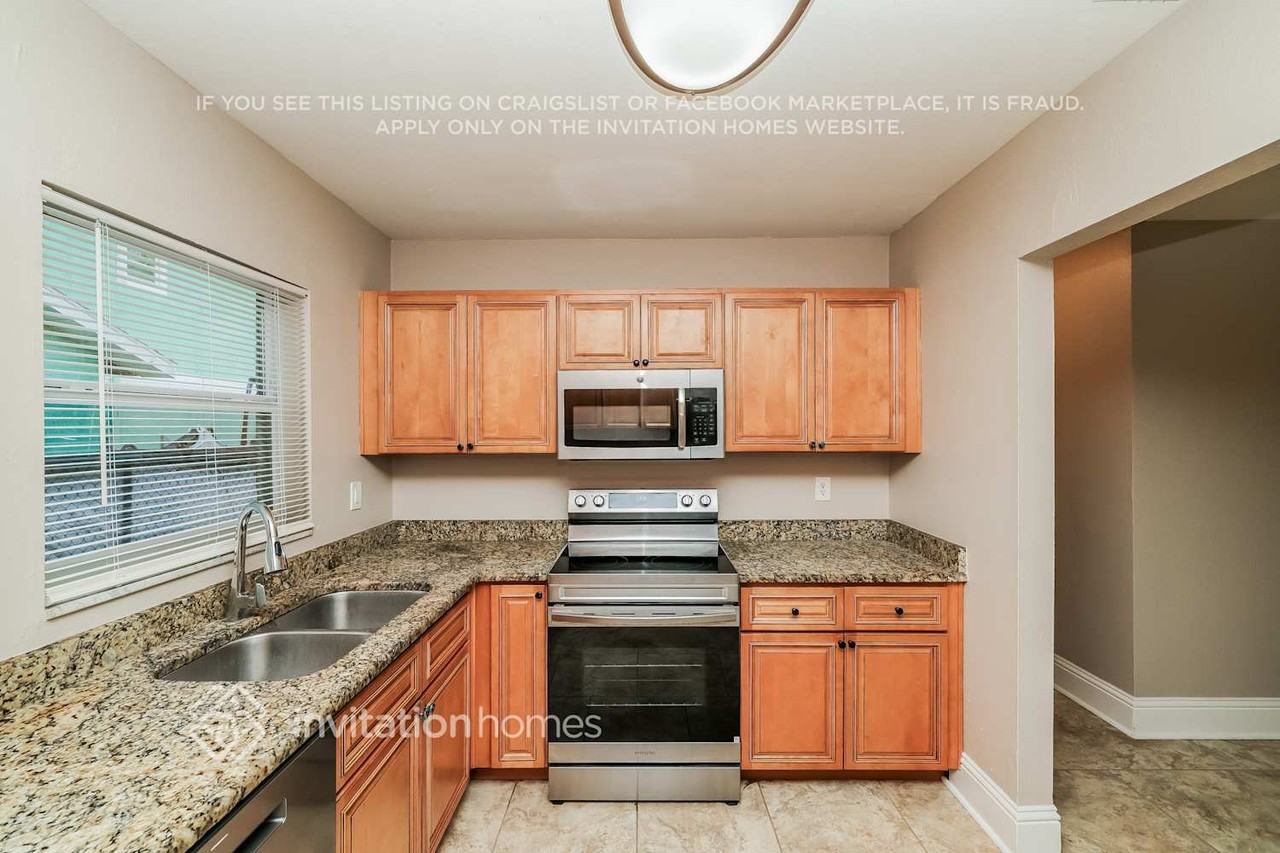 3704 N Clearfield Ave - Photo 7 of 17