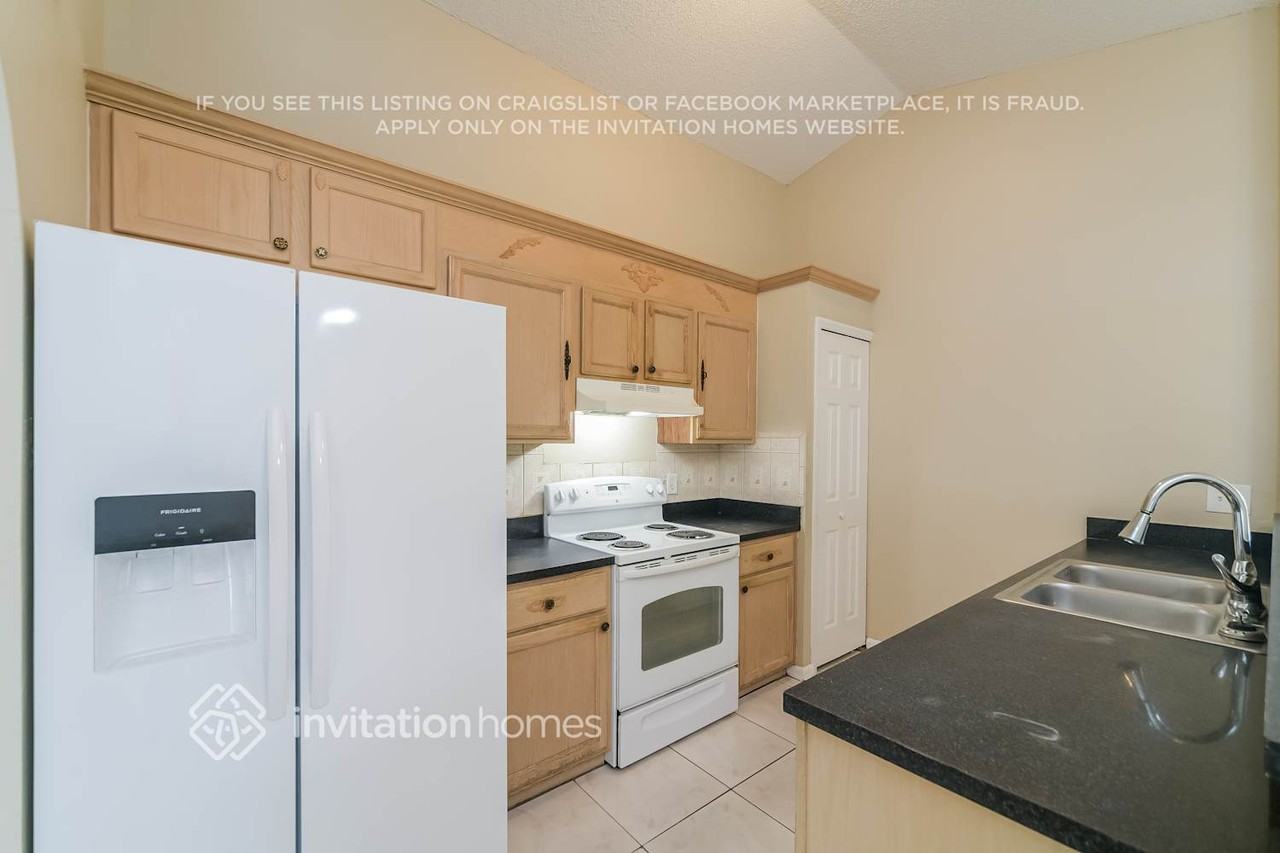 2419 Parsons Pond Cir - Photo 7 of 17