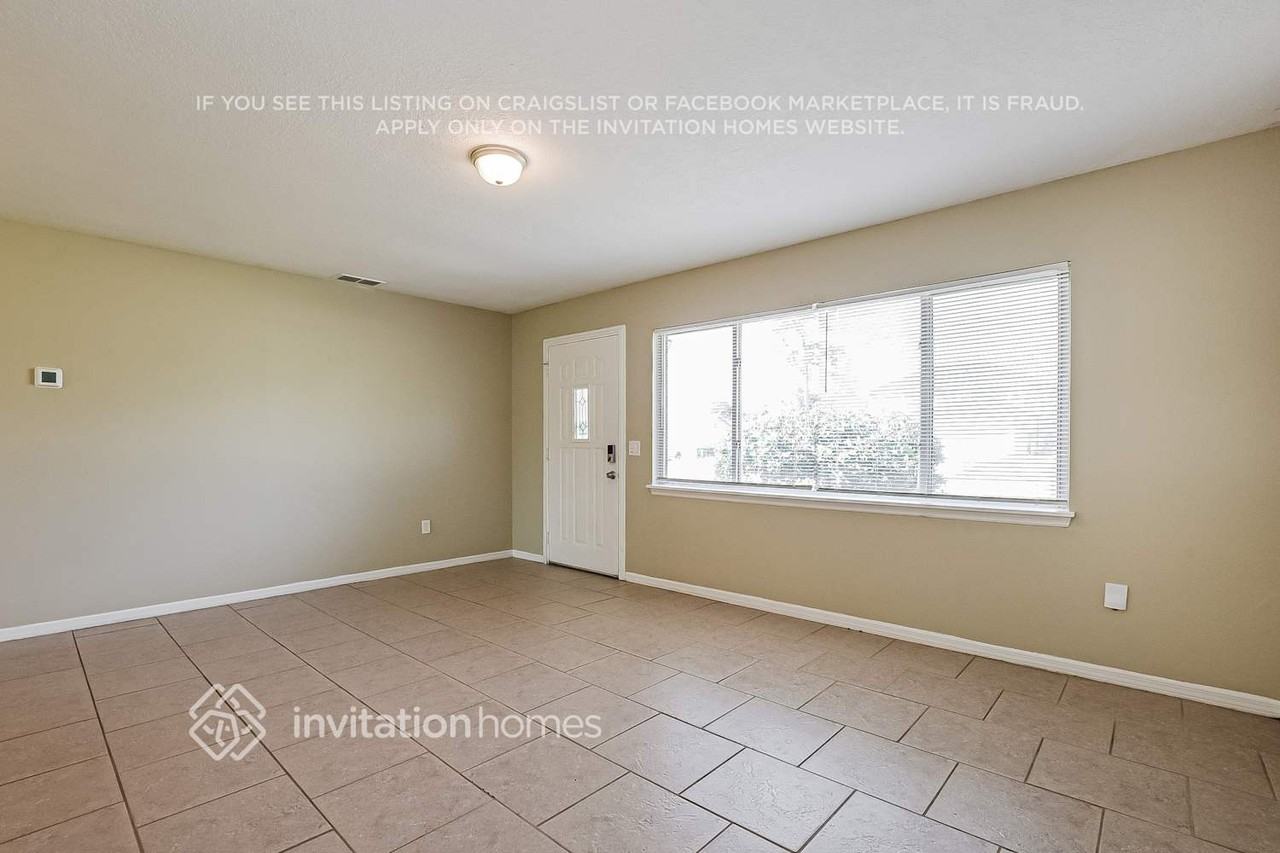 3196 Sky St - Photo 3 of 17