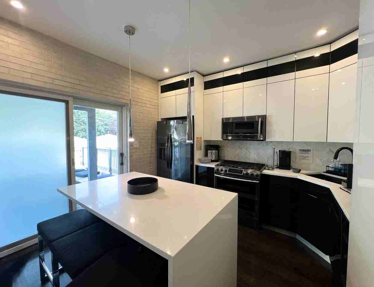 3839 N Hamlin Ave #1 - Photo 4 of 12